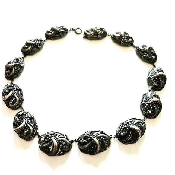 Floral Elegance: Art Deco Choker with Floral Motif - Picture 1 of 16